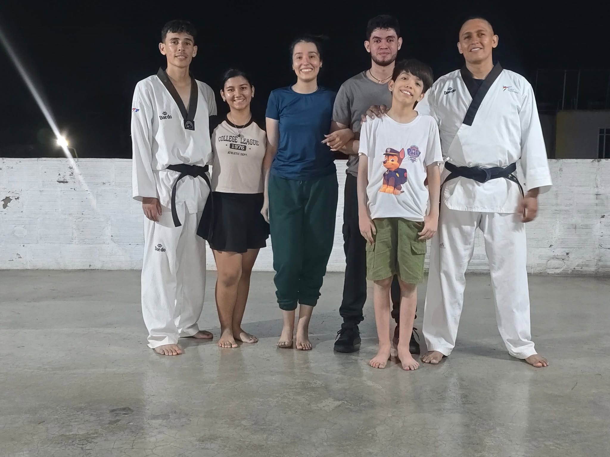 Integrantes y familias del Club de Taekwondo Fénix